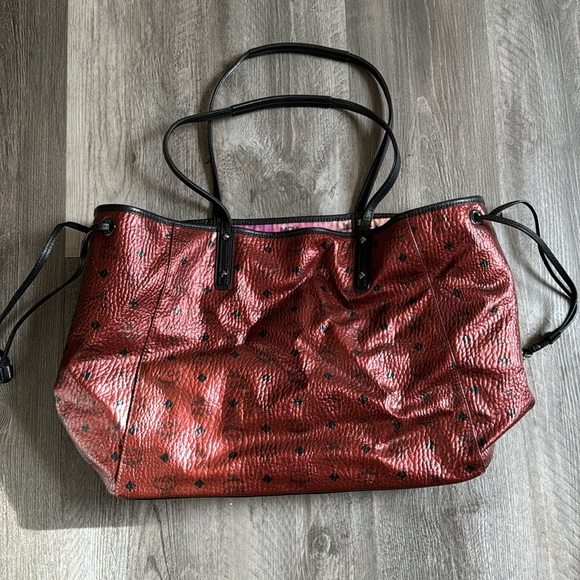 MCM galaxy reversible large size tote - Picture 5 of 12
